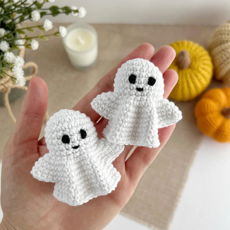 Halloween Ghost No-Sew Crochet Pattern PDF – Cute Keychain & Bag Charm