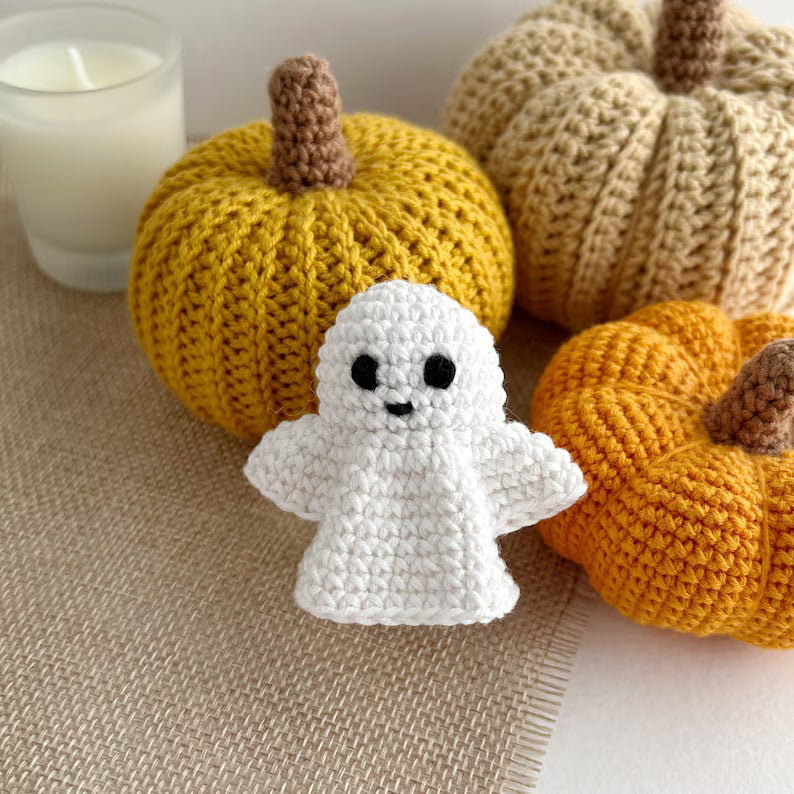 Halloween Ghost No-Sew Crochet Pattern PDF – Cute Keychain & Bag Charm