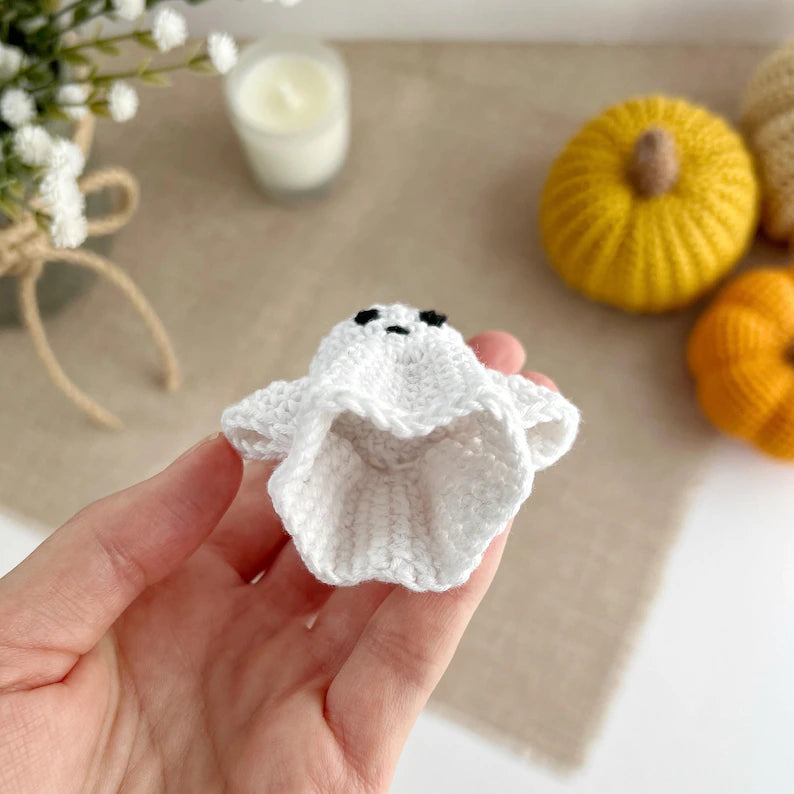 Halloween Ghost No-Sew Crochet Pattern PDF – Cute Keychain & Bag Charm