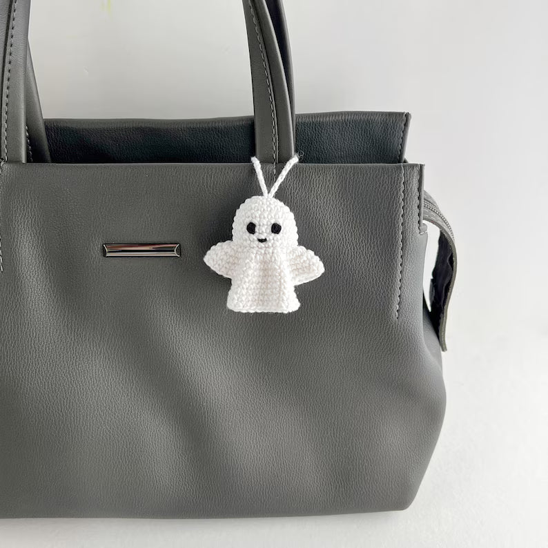 Halloween Ghost No-Sew Crochet Pattern PDF – Cute Keychain & Bag Charm